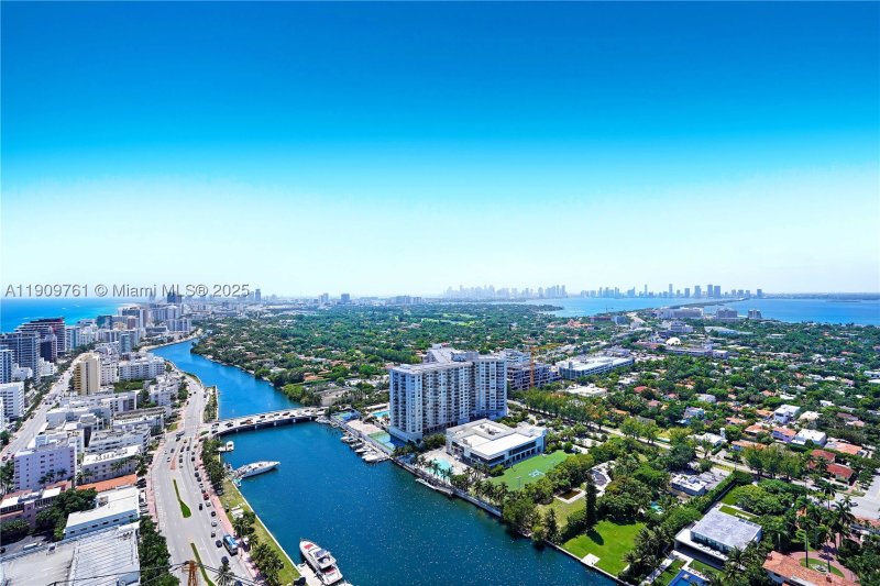 Apartment for rent at Fontainebleau II PH South