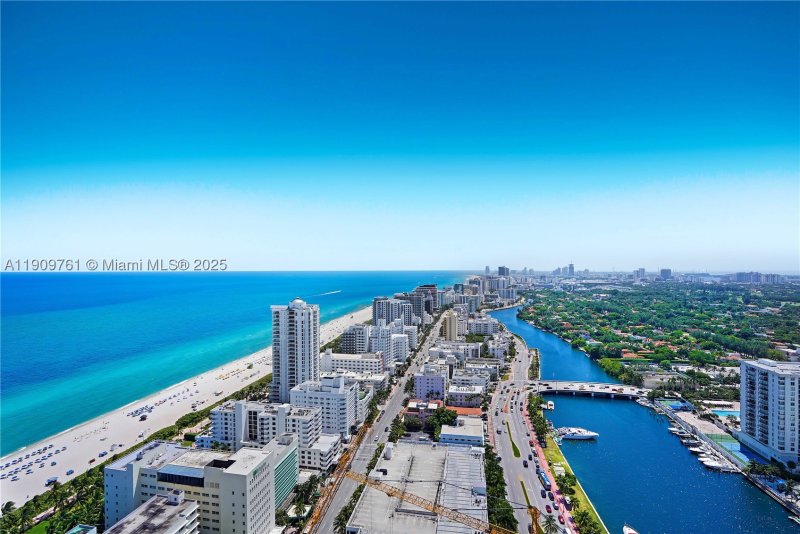 Apartment for rent at Fontainebleau II PH South