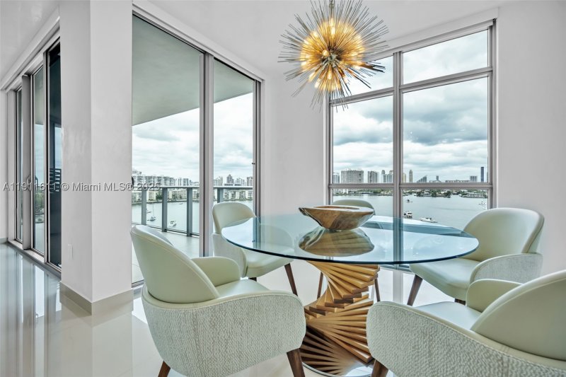 Comprar apartamento en Marina Palms Yacht Club 910