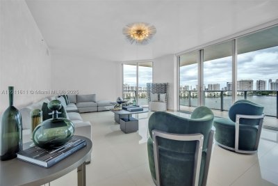 Comprar apartamento en Marina Palms Yacht Club 910