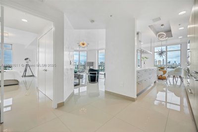 Comprar apartamento en Marina Palms Yacht Club 910