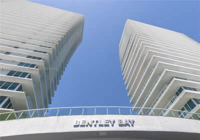 Comprar apartamento no Bentley Bay South 1102