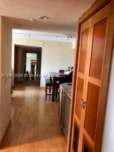Comprar apartamento no West Bay Plaza 405
