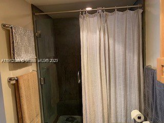 Comprar apartamento no West Bay Plaza 405