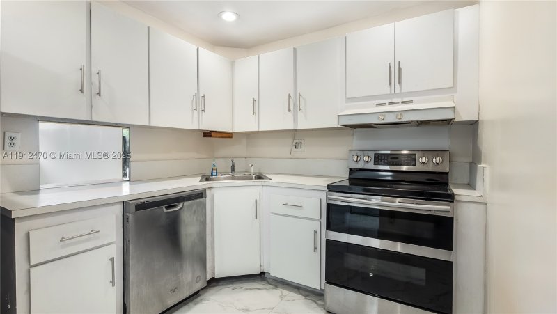 Condo for sale at Bayview Towers A207