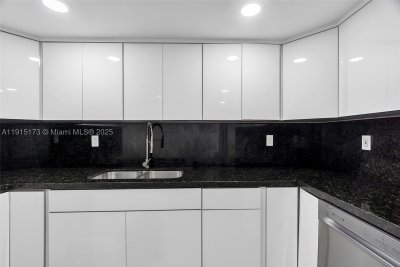 Comprar apartamento no Four Ambassadors 1942