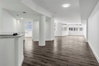Comprar apartamento no Four Ambassadors 1942