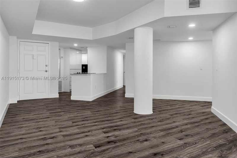Comprar apartamento no Four Ambassadors 1942