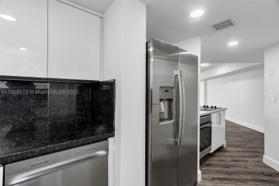 Comprar apartamento no Four Ambassadors 1942