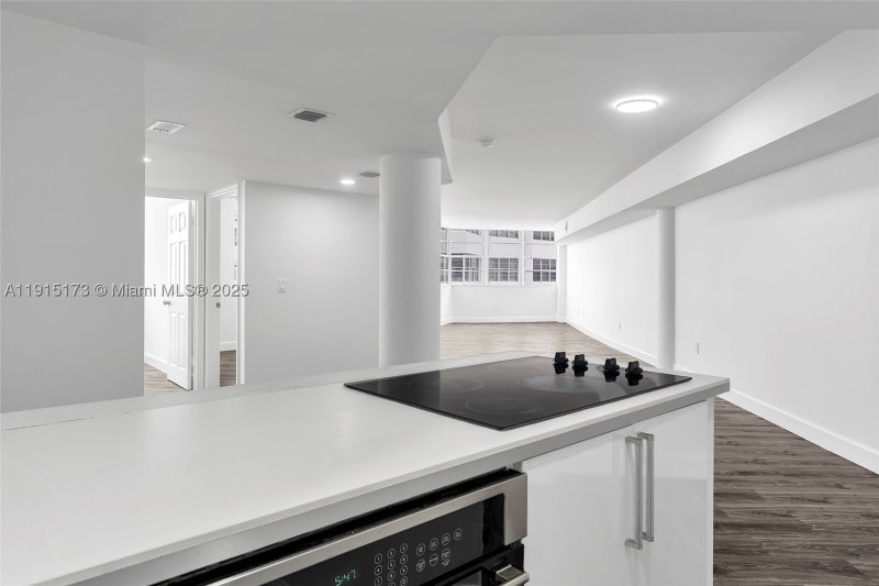 Comprar apartamento no Four Ambassadors 1942