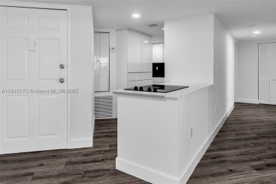 Comprar apartamento no Four Ambassadors 1942