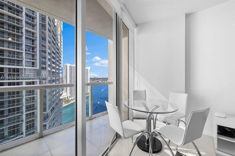 Comprar apartamento en Icon Brickell Tower II 2206