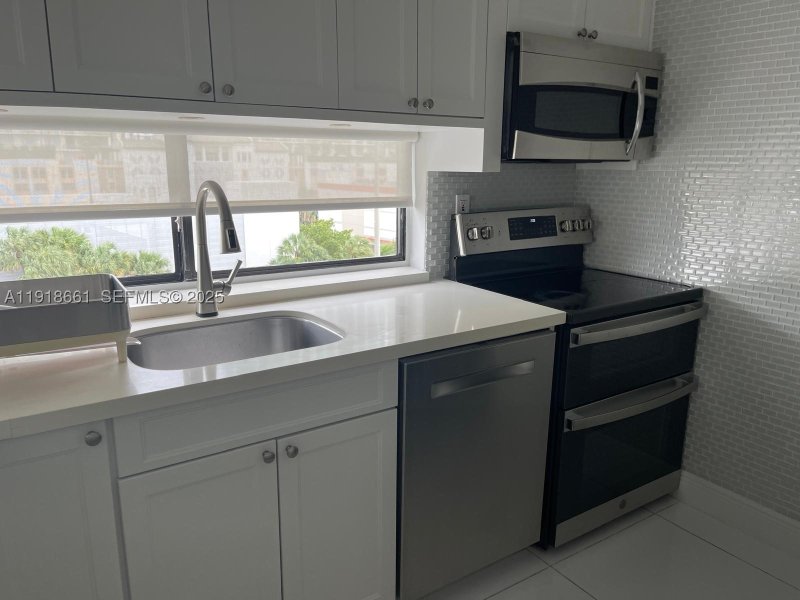 Condo for sale at Plaza of the Americas 716
