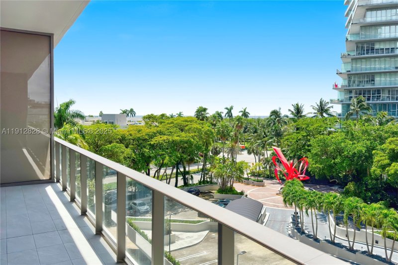 Comprar apartamento en MR. C Residences 405