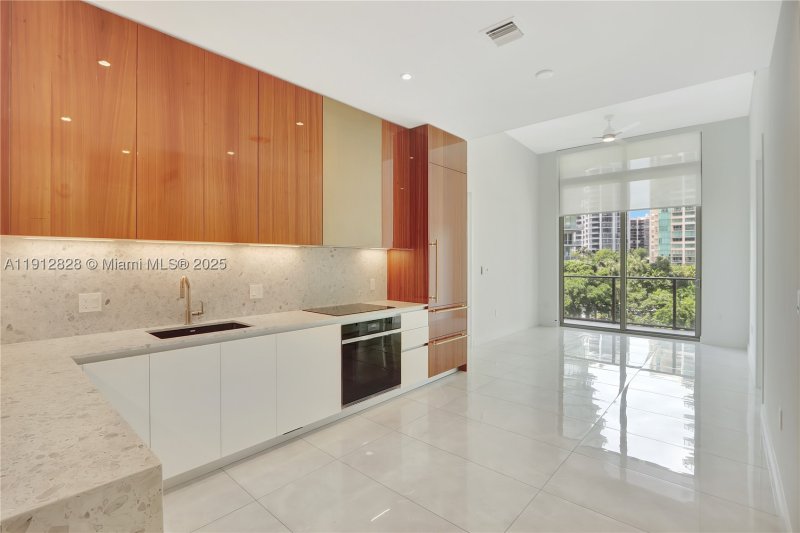 Comprar apartamento en MR. C Residences 405