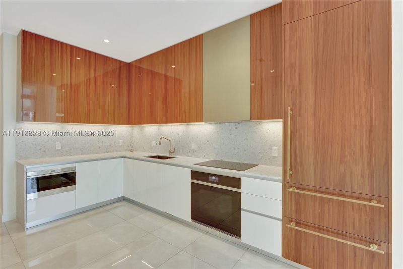 Comprar apartamento en MR. C Residences 405