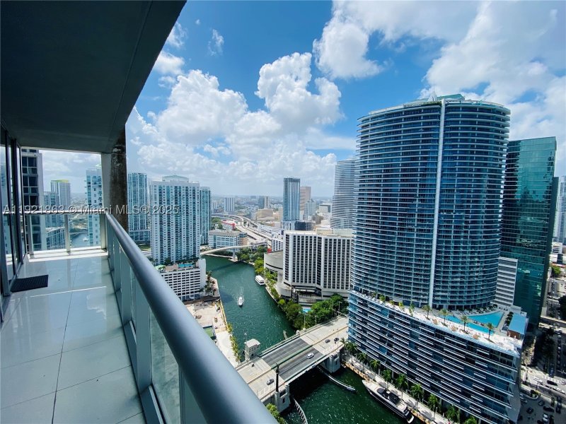 Condo for sale at Icon Brickell Tower I 3715