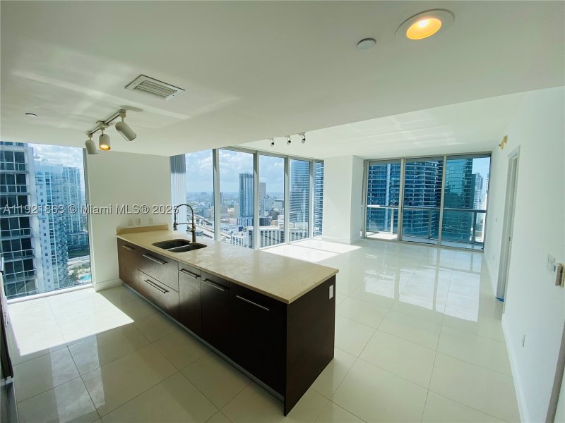Condo for sale at Icon Brickell Tower I 3715