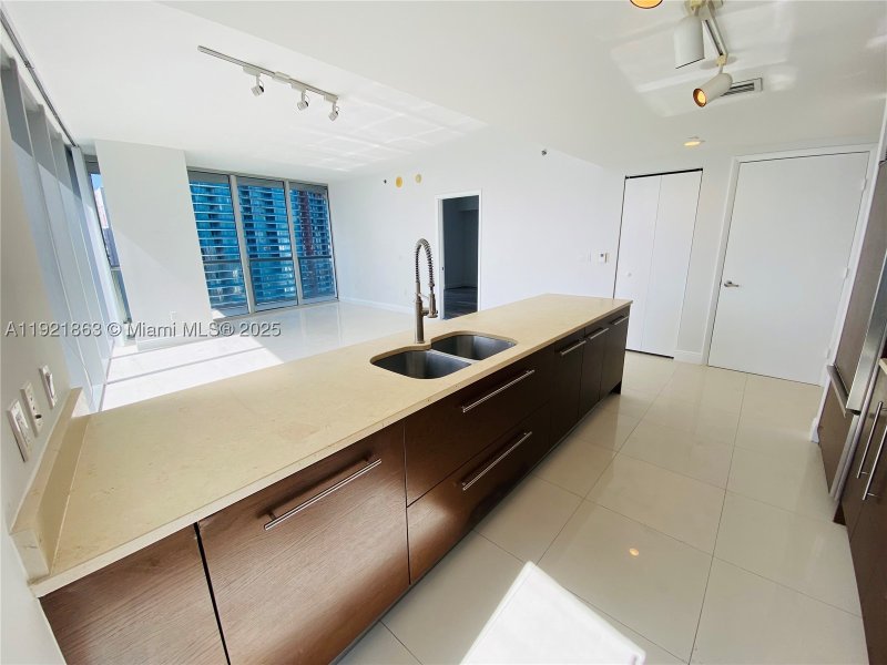 Condo for sale at Icon Brickell Tower I 3715