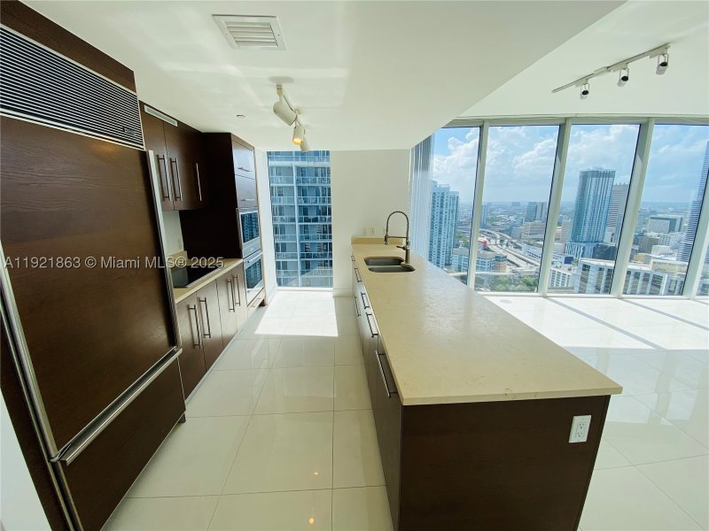 Condo for sale at Icon Brickell Tower I 3715