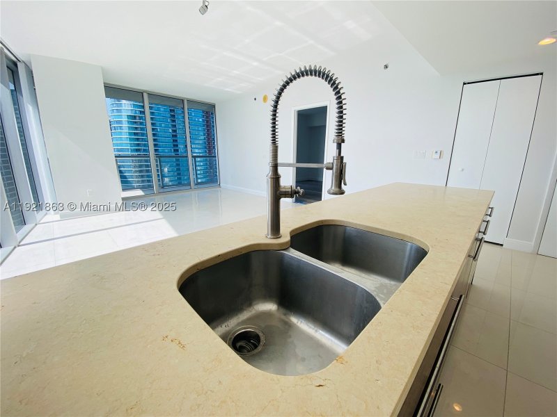 Condo for sale at Icon Brickell Tower I 3715