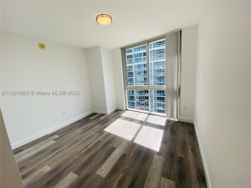 Condo for sale at Icon Brickell Tower I 3715