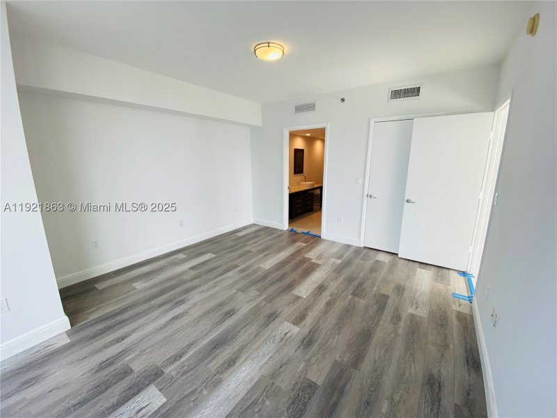 Condo for sale at Icon Brickell Tower I 3715