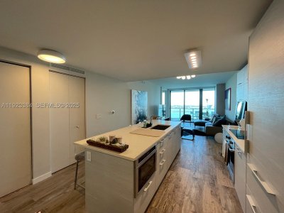 Comprar apartamento no Paraiso Bay Miami 3005
