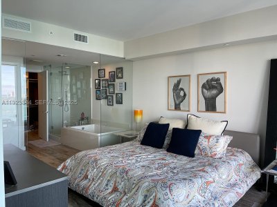 Comprar apartamento no Paraiso Bay Miami 3005