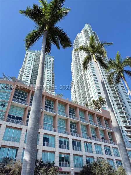Condo for sale at Vizcayne South Tower 908