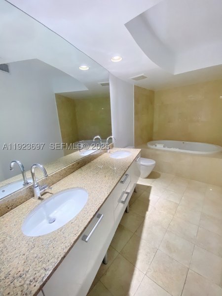 Condo for sale at Ocean Four 1009