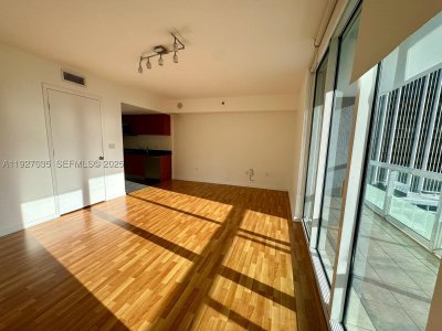 Comprar apartamento no 50 Biscayne 1703