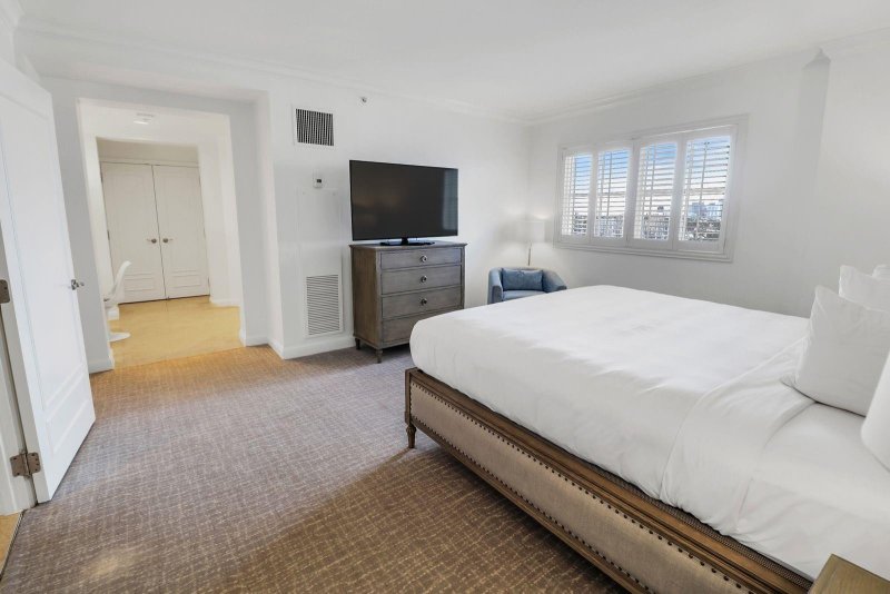Condo for sale at The Atlantic Hotel 1213