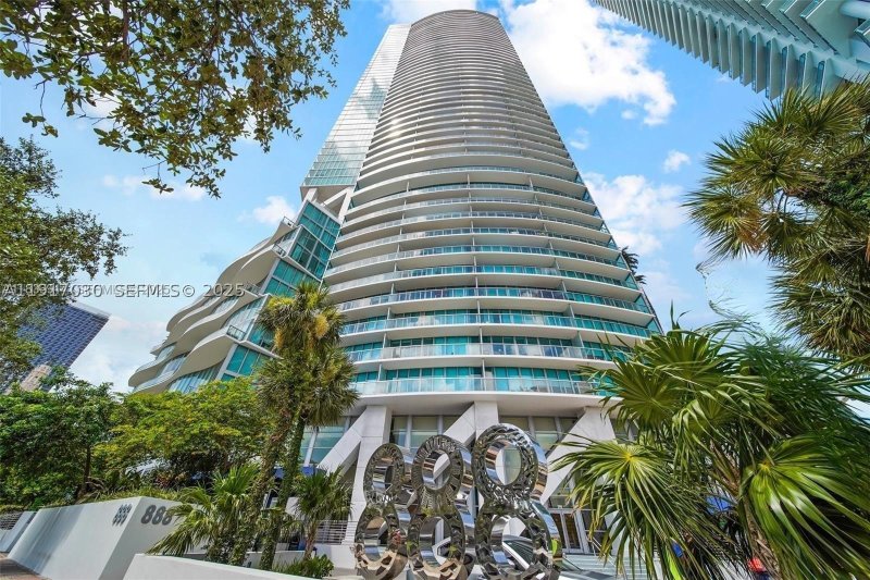 Condo for sale at Marina Blue 2904