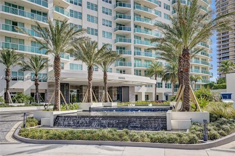 Apartment for rent at Hamptons South 903