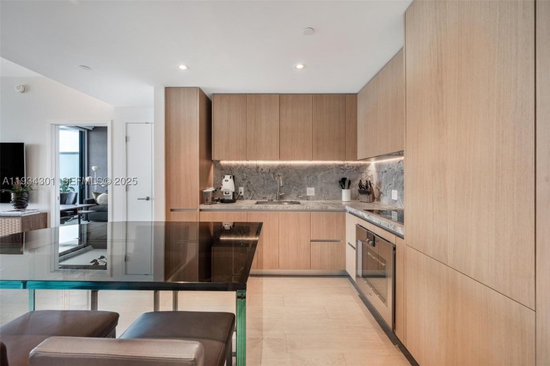 Comprar apartamento no Five Park Miami Beach 1602