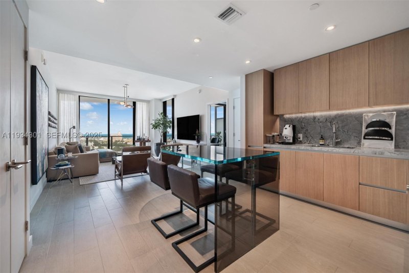 Comprar apartamento no Five Park Miami Beach 1602