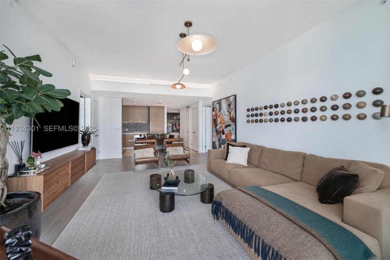 Comprar apartamento no Five Park Miami Beach 1602