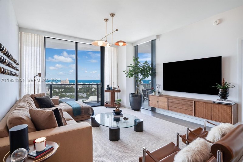 Comprar apartamento no Five Park Miami Beach 1602
