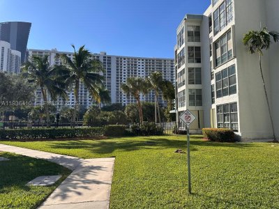 Comprar apartamento no Avila Condo 109