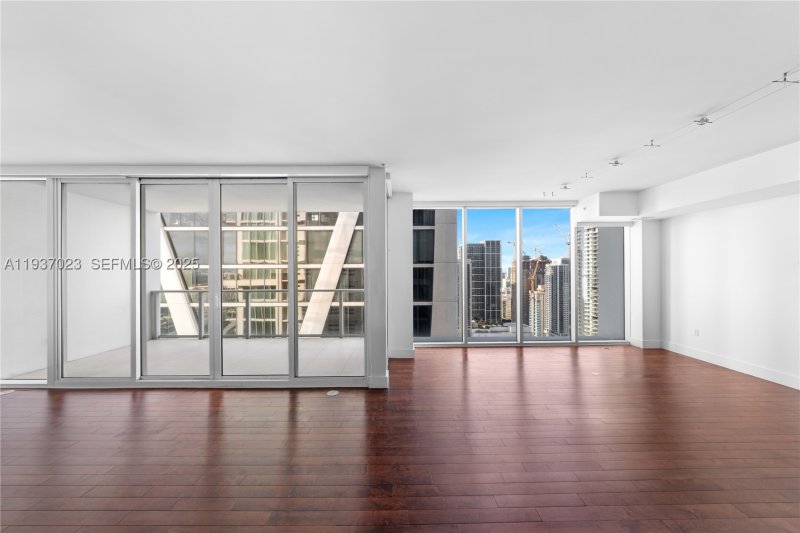 Condo for sale at Ten Museum Park 4108