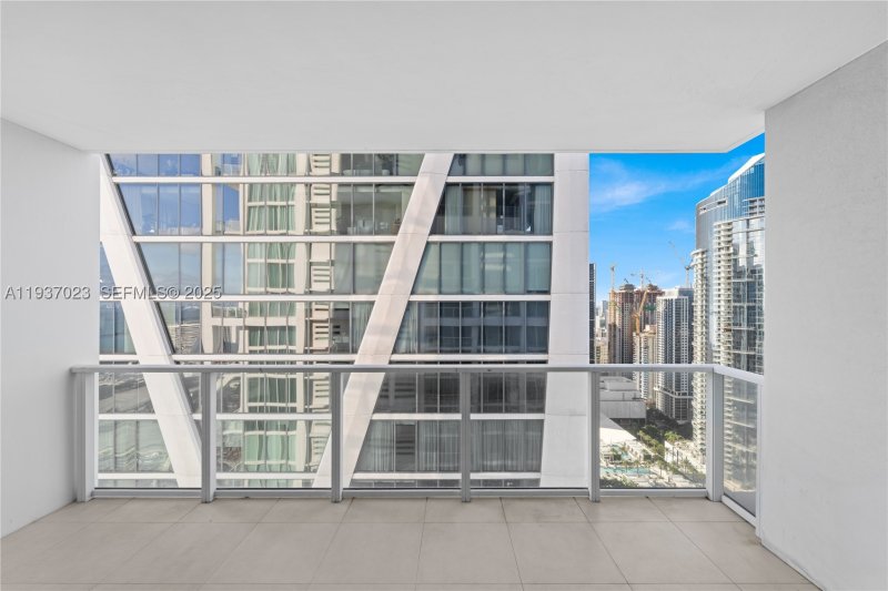 Condo for sale at Ten Museum Park 4108