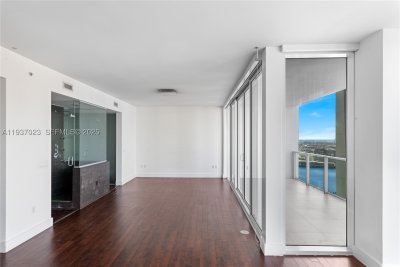 Comprar apartamento no Ten Museum Park 4108
