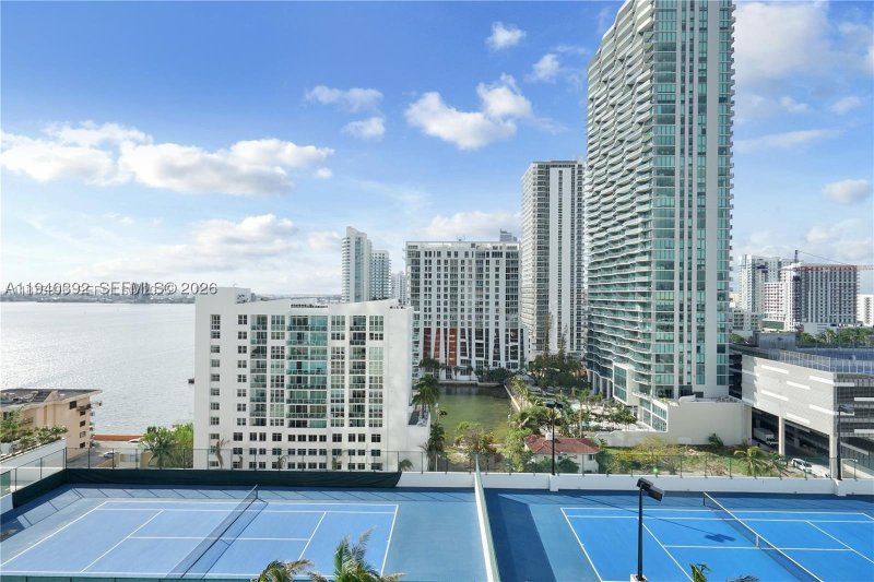 Comprar apartamento no Platinum Condo 1403