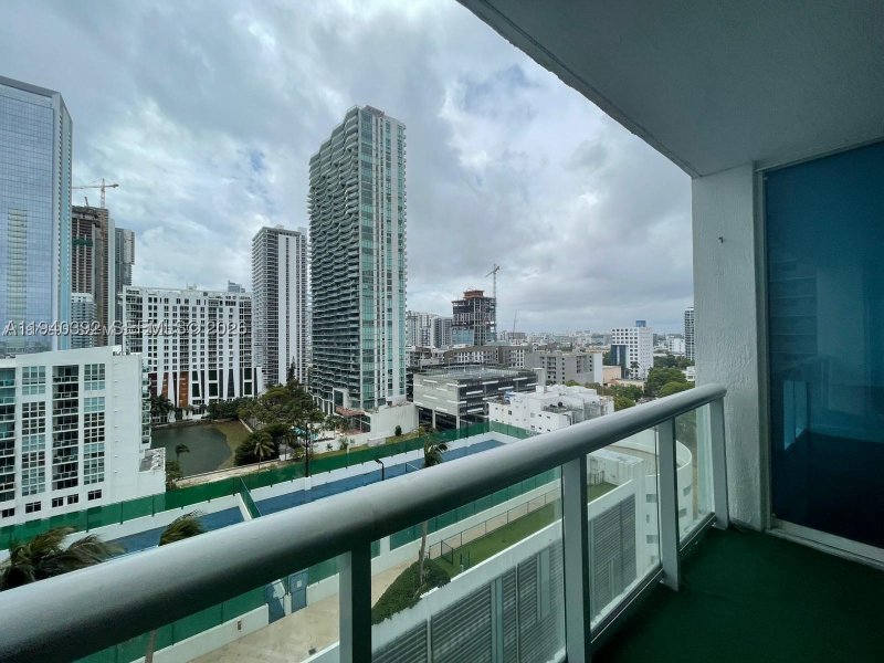 Comprar apartamento no Platinum Condo 1403