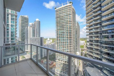 Comprar apartamento en Avenue on Brickell 1050 Tower 2418