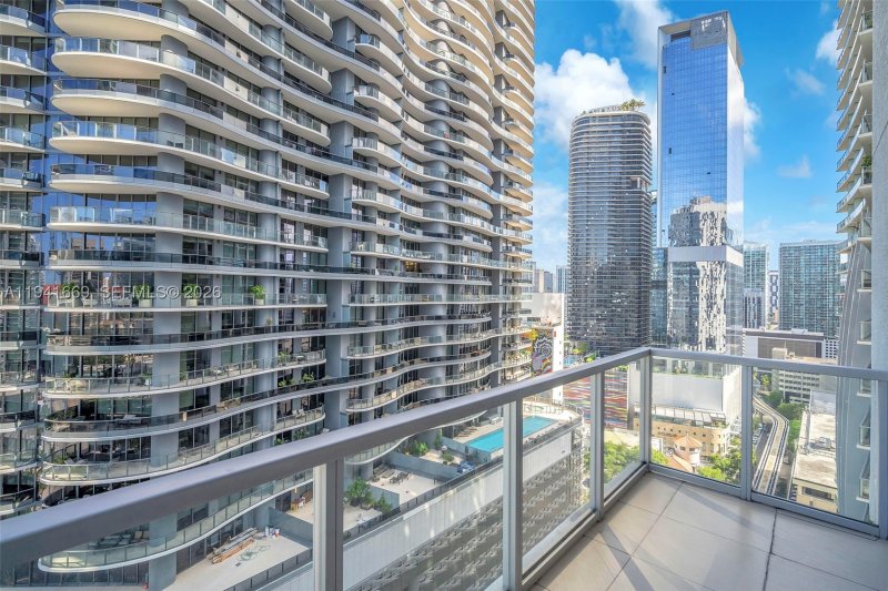Comprar apartamento en Avenue on Brickell 1050 Tower 2418