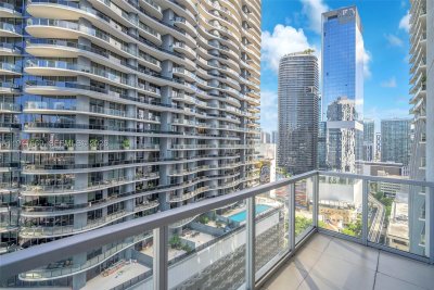 Comprar apartamento en Avenue on Brickell 1050 Tower 2418