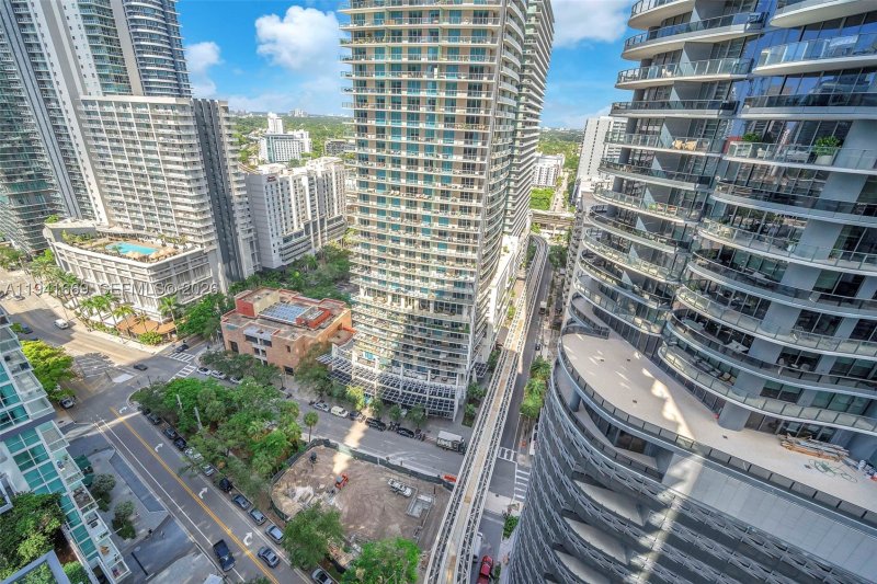Comprar apartamento en Avenue on Brickell 1050 Tower 2418
