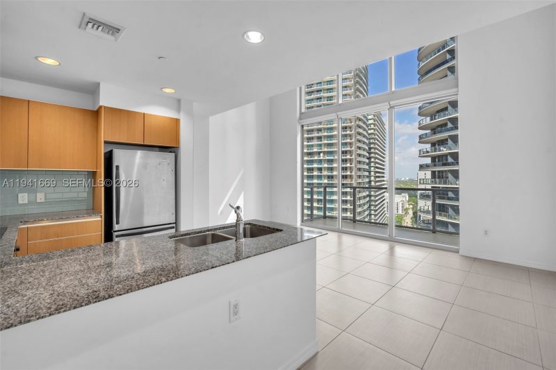 Comprar apartamento en Avenue on Brickell 1050 Tower 2418